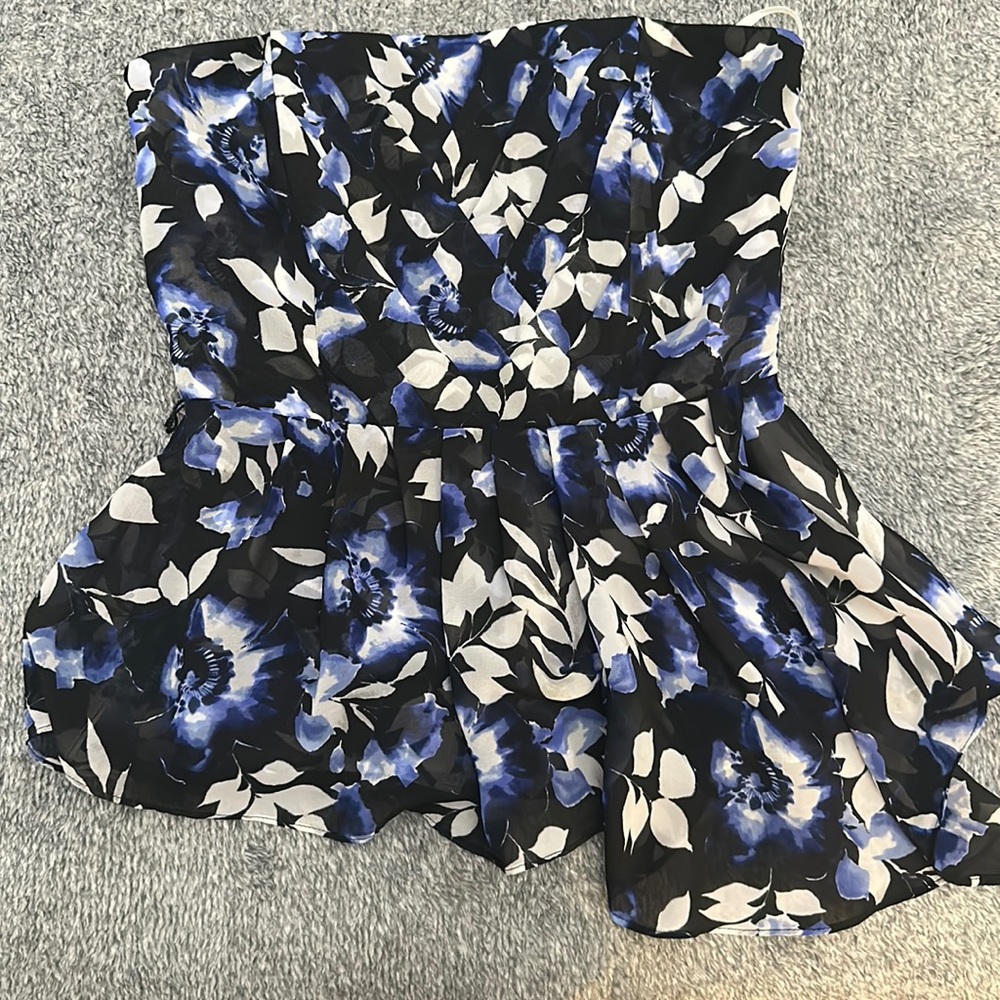 White House/Black Market. Bustier. size 2 top. Dressy and chic. Pleated details.
